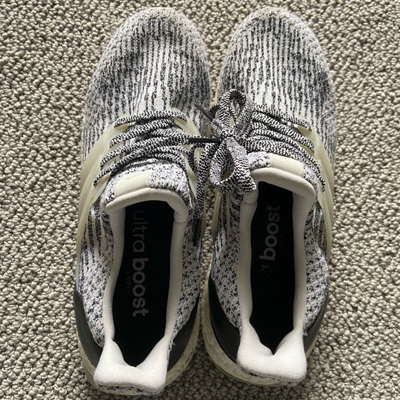 Adidas Ultra Boost Sneakers authentic Size 6.5 Mens / 8.5 Womens - Picture 2 of 7